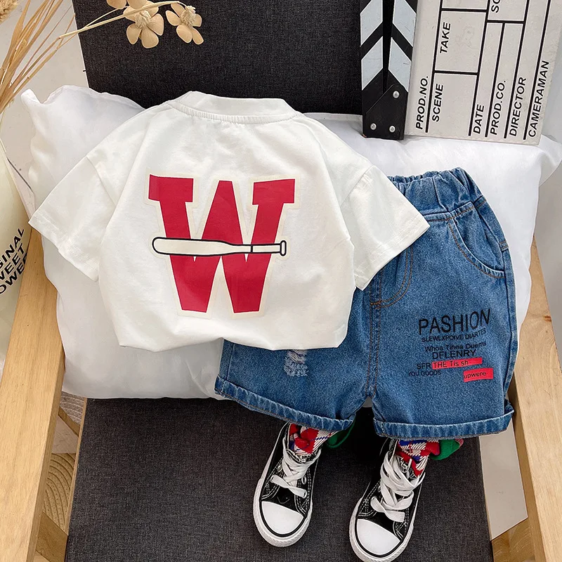

2023 Korean Summer Baby Boy Top And Bottom Clothes Set Printed W Short Sleeve T-shirt Hole Denim Shorts Suit Toddler Boy Outfits