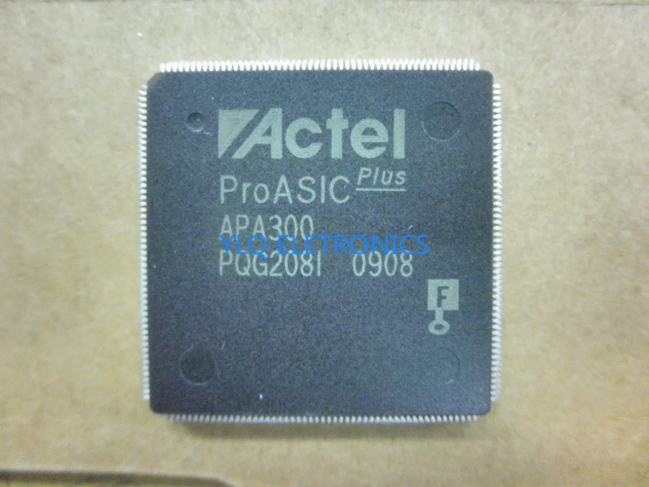 

Original new APA300-PQG208I integrated chip
