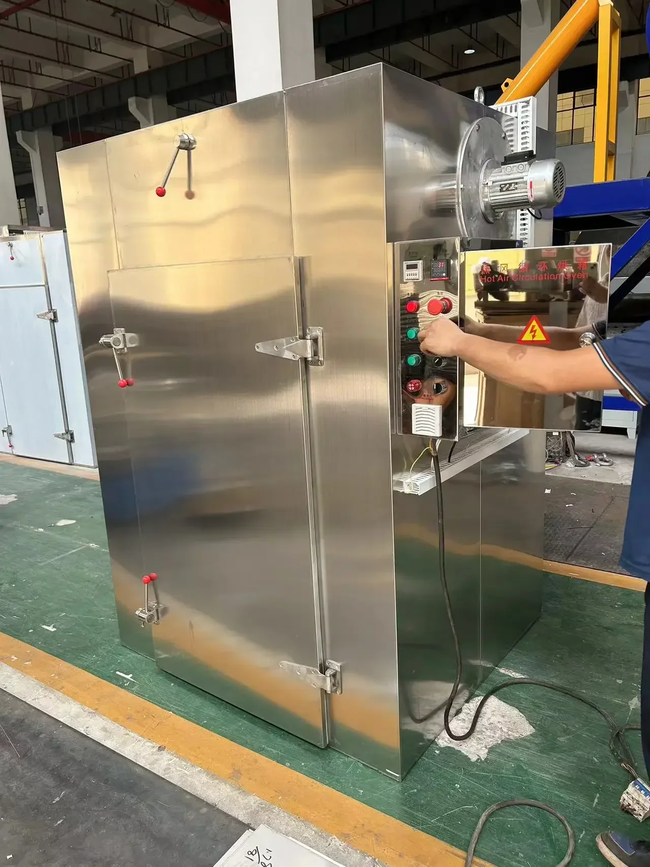 Commercial Microwave Oven 3