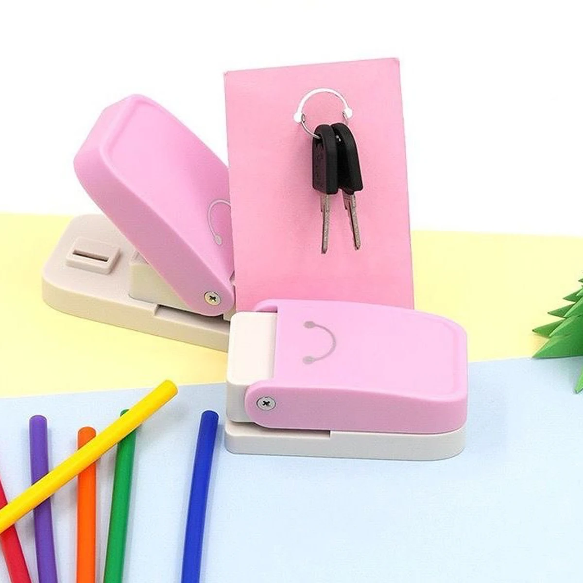 Hole Punching Tools 1pc keychain embossing machine keychain hole puncher handmade smiley face pattern hole puncher Color random