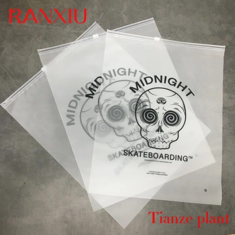 

Custom Hot Selling Eco friendly Zipper Resealable Clothes Packaging Frosted Plastic Ziplock Bag