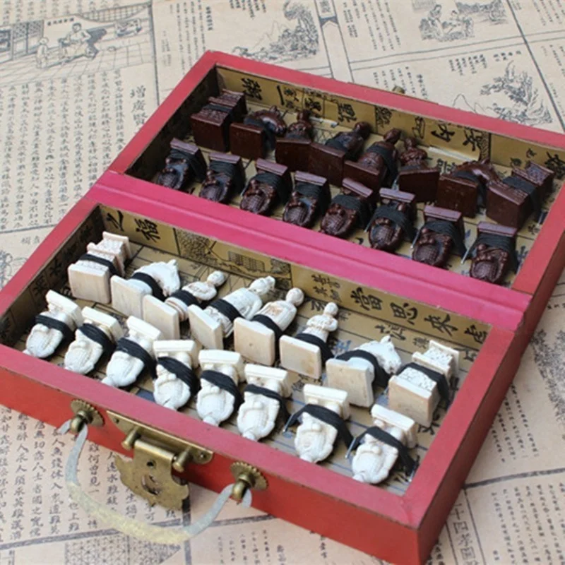 

Chess Antique Three-dimensional Chess Resin Piece Small Folding Chess Board Game Set Travel Entertainment Gifts Parent-child