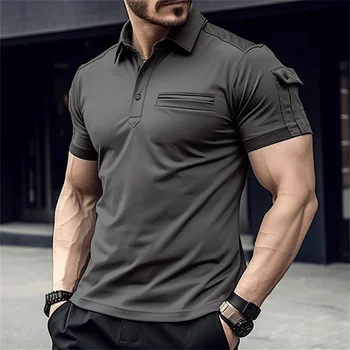 Polo sportiva muscolare a maniche corte con risvolto sottile, design tascabile sul braccio, stile cargo casual quotidiano, tinta unita estiva da uomo 1