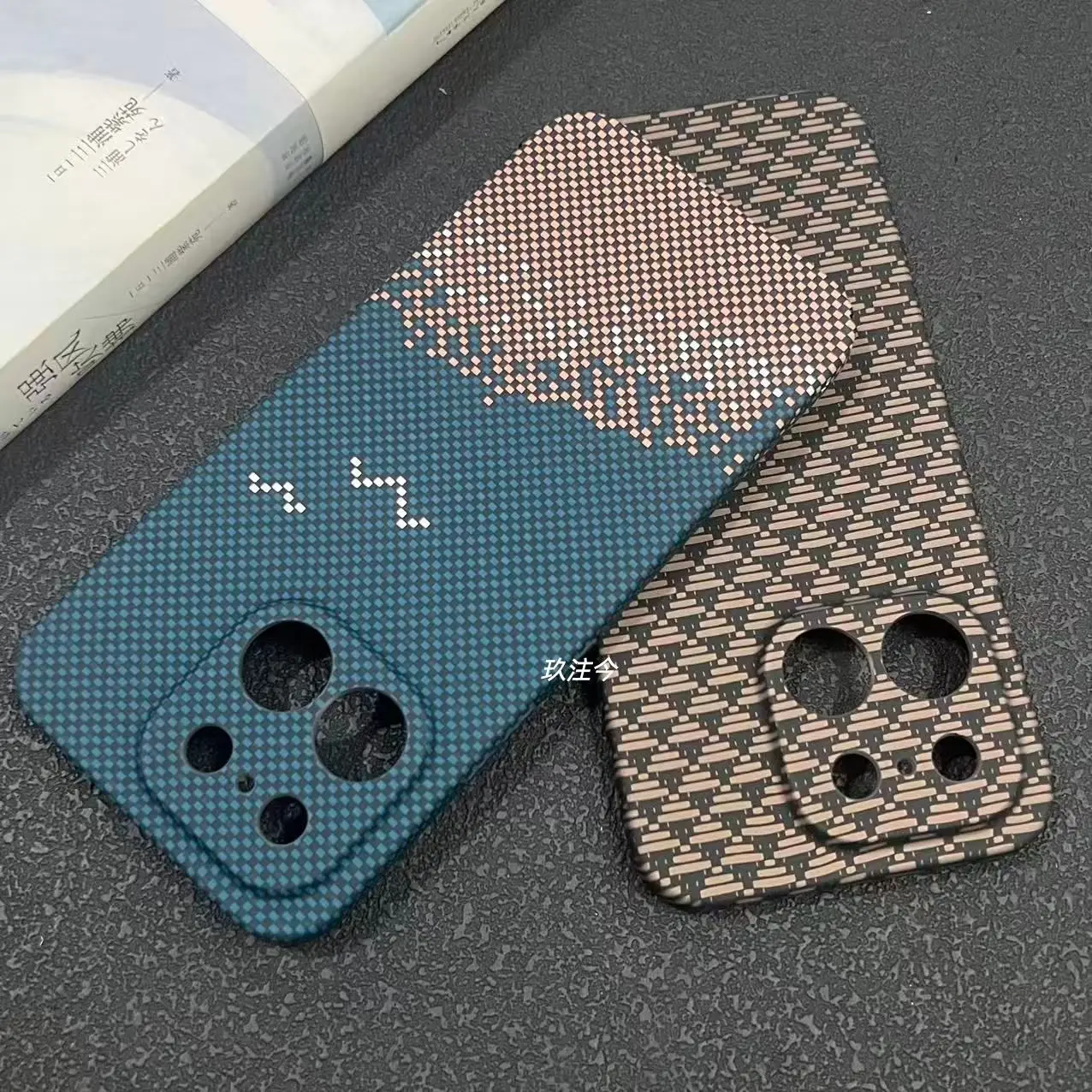 Stylish Carbon Fiber Texture Scratch-Resistant ShockProof Case Cover