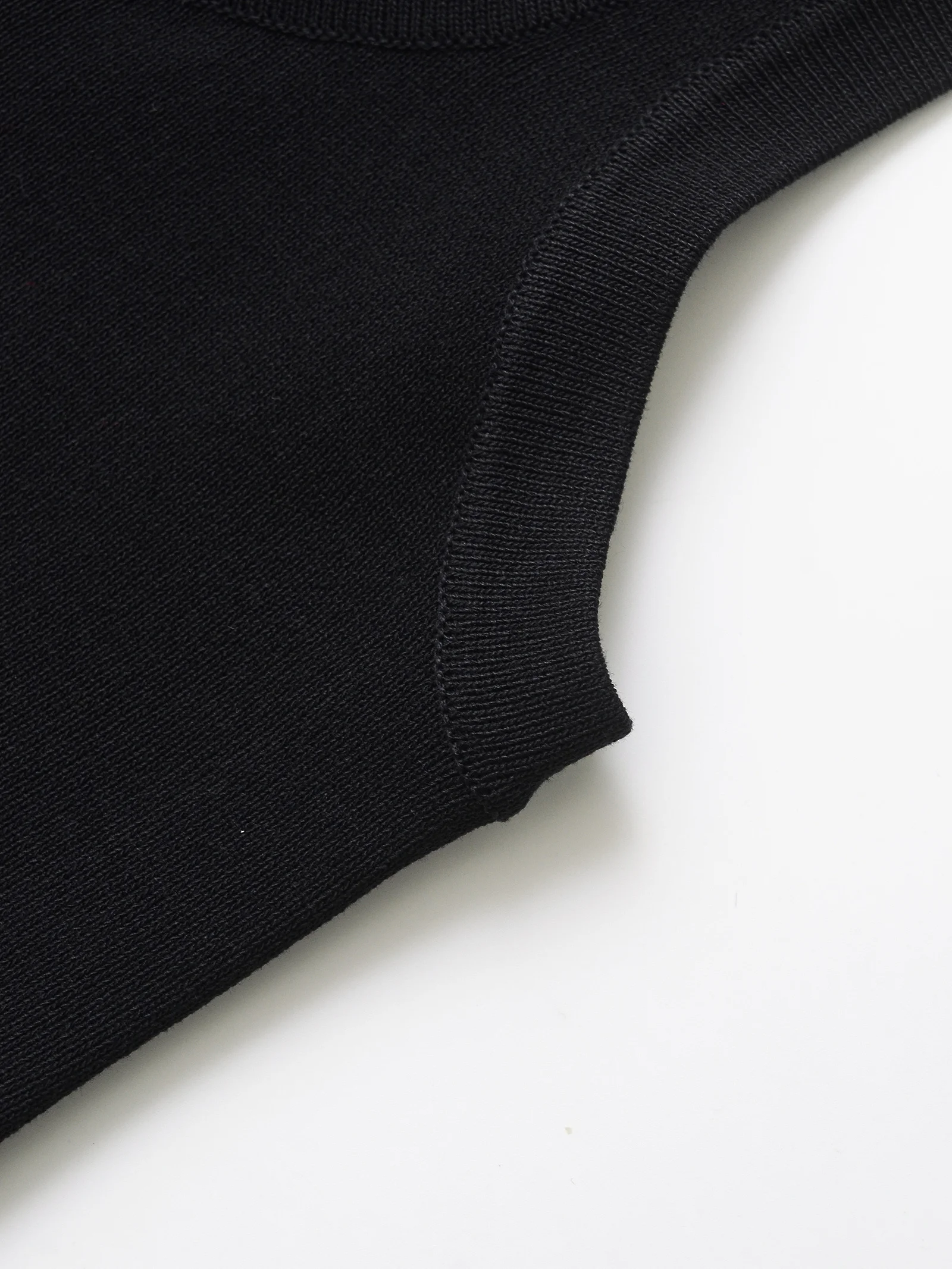 Description Picture 4 of item2025 Summer Casual Chic Women Vest O-Neck Sleeveless Knitted Vest New Fashion Holiday Chic Female Tops