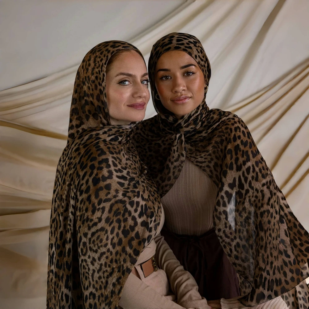 Big Size Classic Leopard Print Headscarf Bandanas Muslim Women Trendy Voile Soft Hijab Shawls Popular Style Long Scarf Headwraps 2