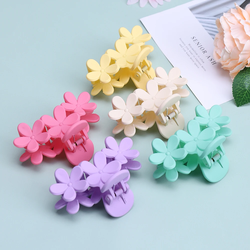 

New Macaron Candy Color Three Little Flowers Acrylic Catch Clip Senior Sense Hairpi Shark Clip Women Girl's Hair Accessories