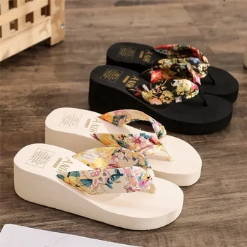 2025 Moda Donna Infradito Pantofole con plateau da spiaggia estiva Sandali con zeppa esterni casual Scarpe estive da donna 1