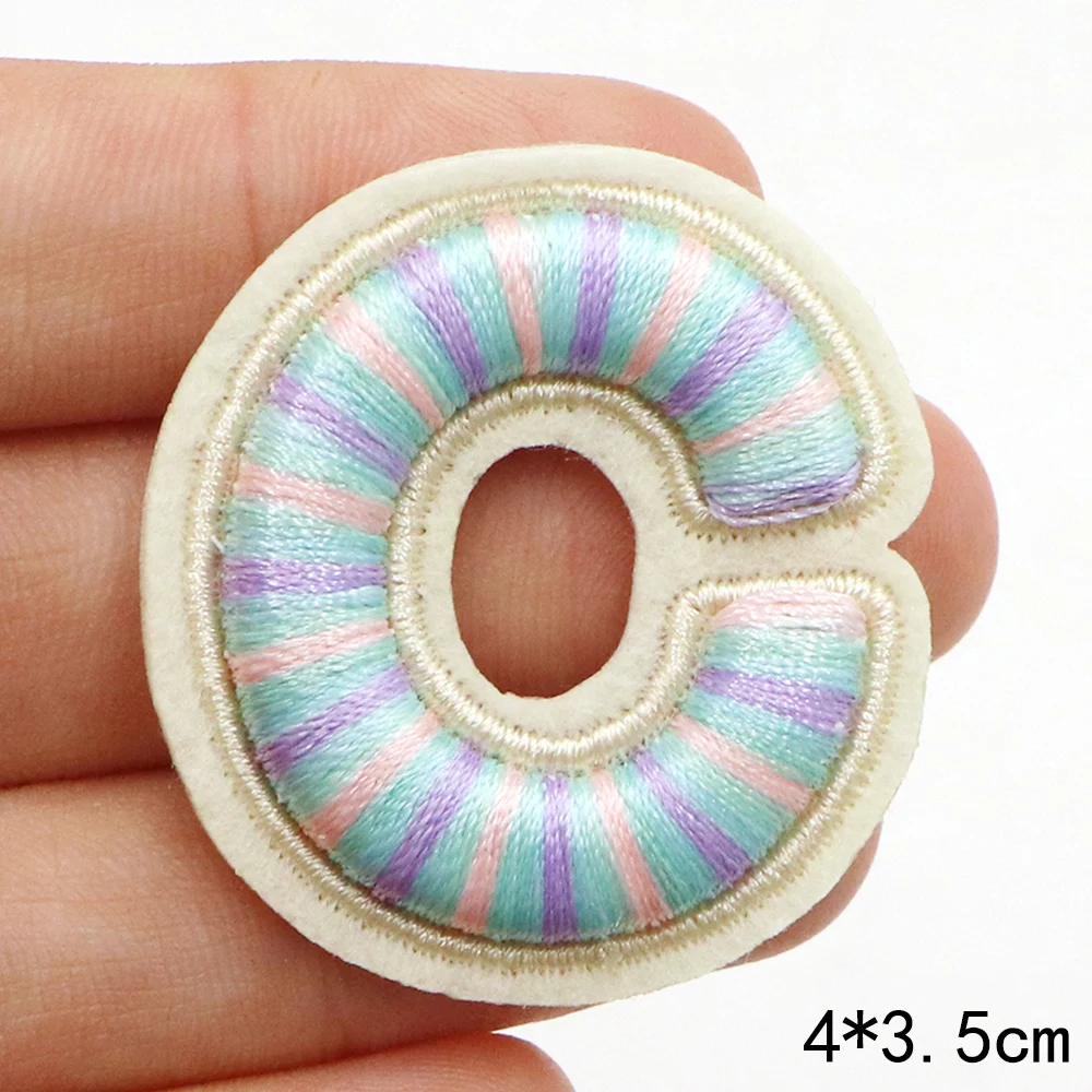1 Stück 40mm Blau gestreifte A-Z Alphabet-Aufnäher zum Aufbügeln für Kleidung, Applikation, bestickte Aufnäher, DIY, individuelles Namensschild, Deko-Aufkleber – Detail 6
