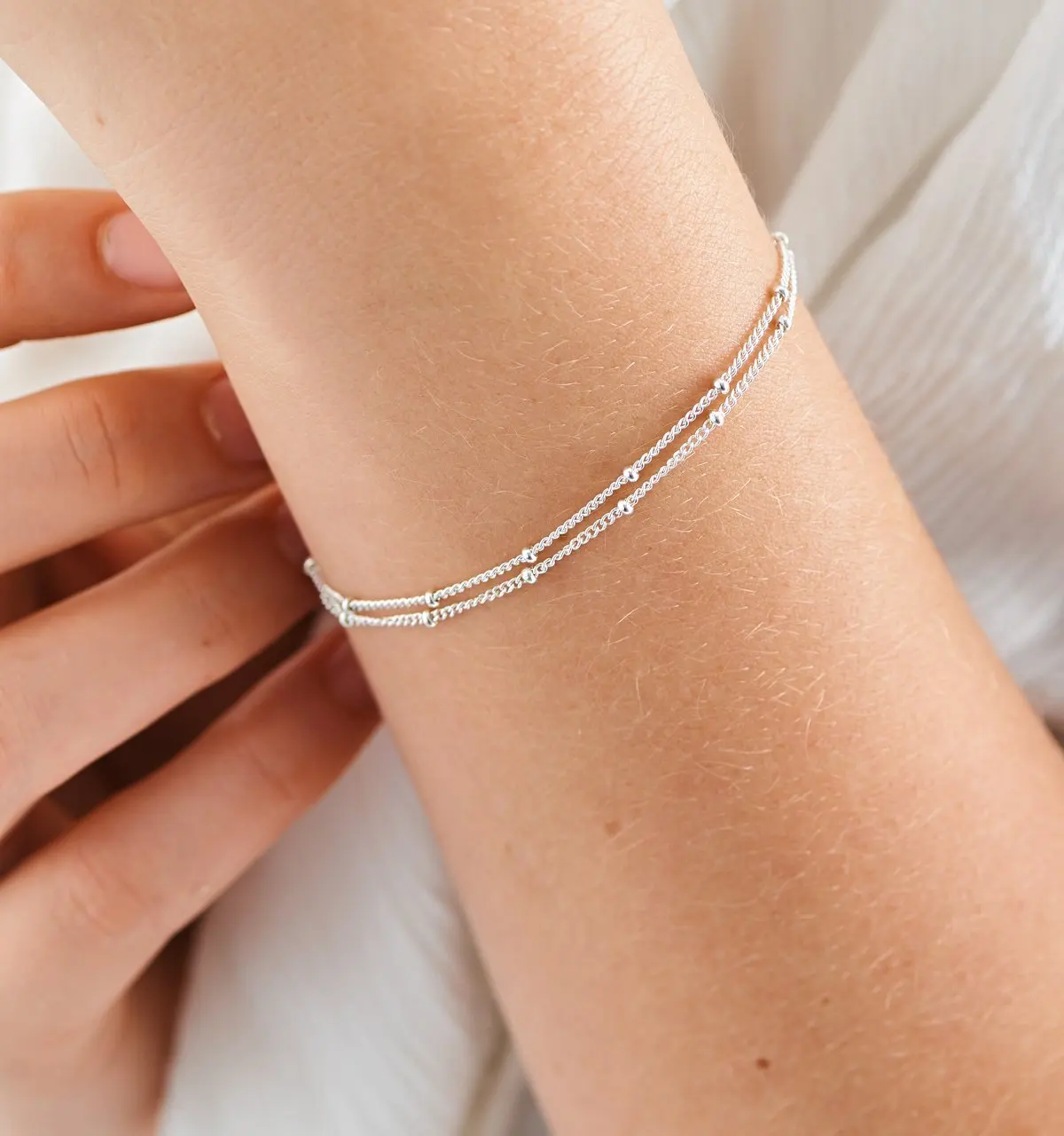 Edelstahl Perlen-Satellitenketten-Armband für Frauen Verstellbares Mehrschichtiges Dünnes Kettenarmband Einfaches Stapelbares Armband – Detail 6