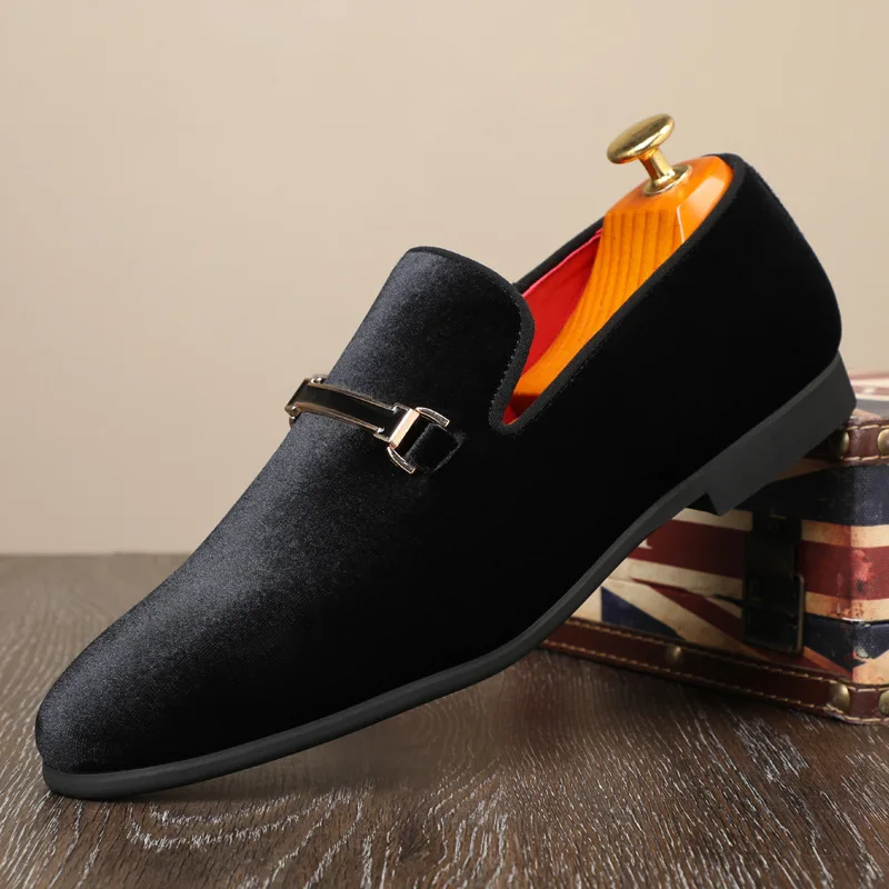 Luxury Designer Fashion Pointed Velvet Shoes Men Casual Loafers Formal Dress Footwear Sapatos Tenis Masculino mens brogue shoes