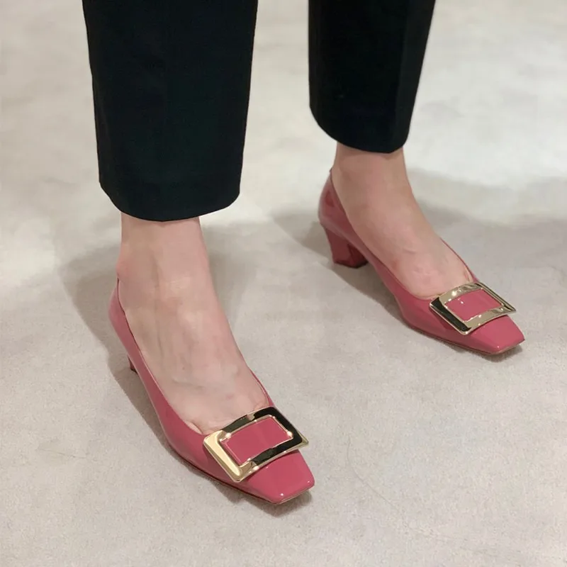 

2024 New Square Toe Chunky Heel Shoes Women's Shallow Spring and Autumn Commuter Square Buckle Patent Leather Nude High Heels