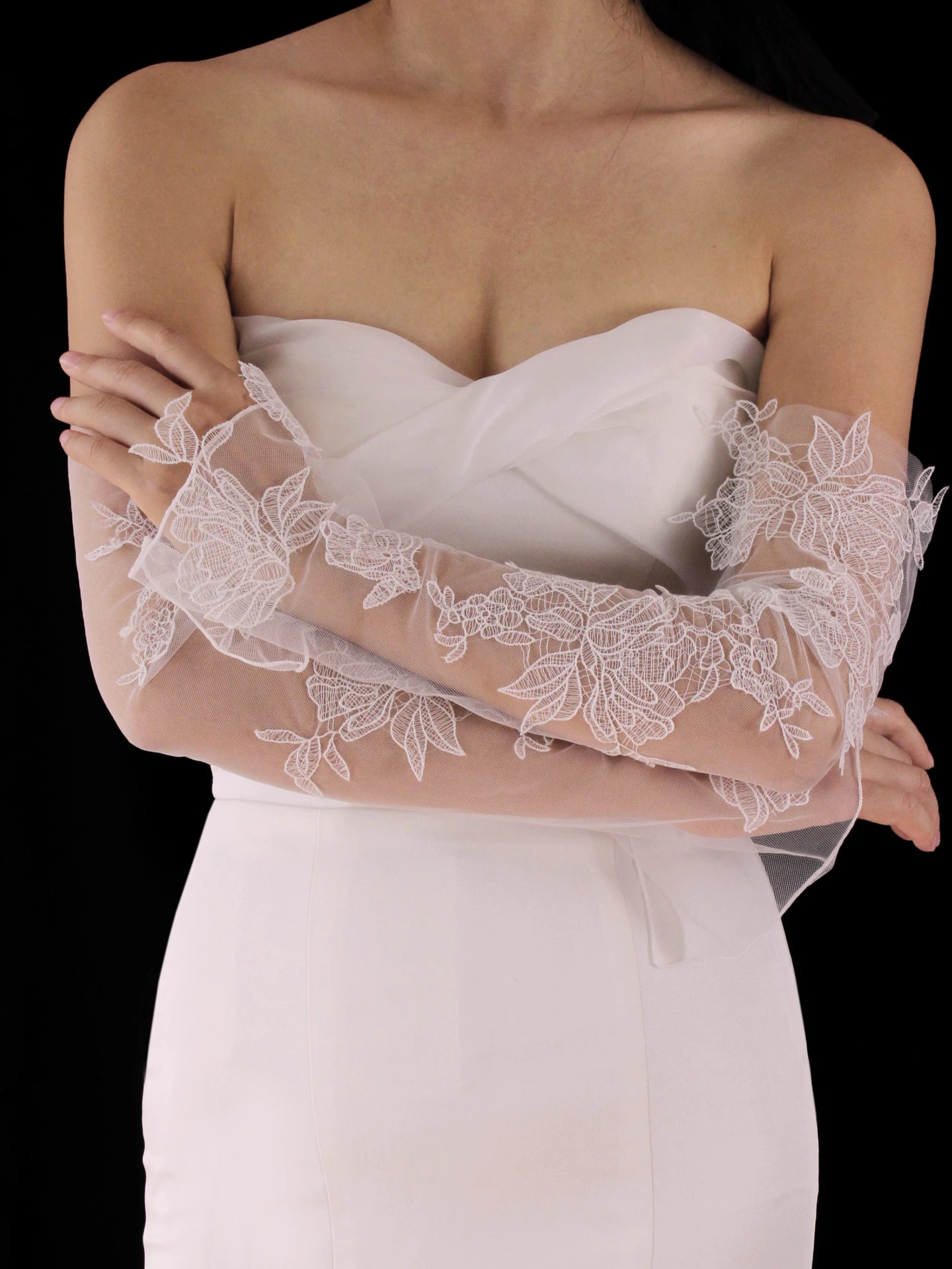 WG224 Lange Spitzen-Hochzeitshandschuhe Eleganter Weißer Ärmelloser Fingerloser Armüberzug für Brautkleider im Supermärchen-Stil – Detail 7