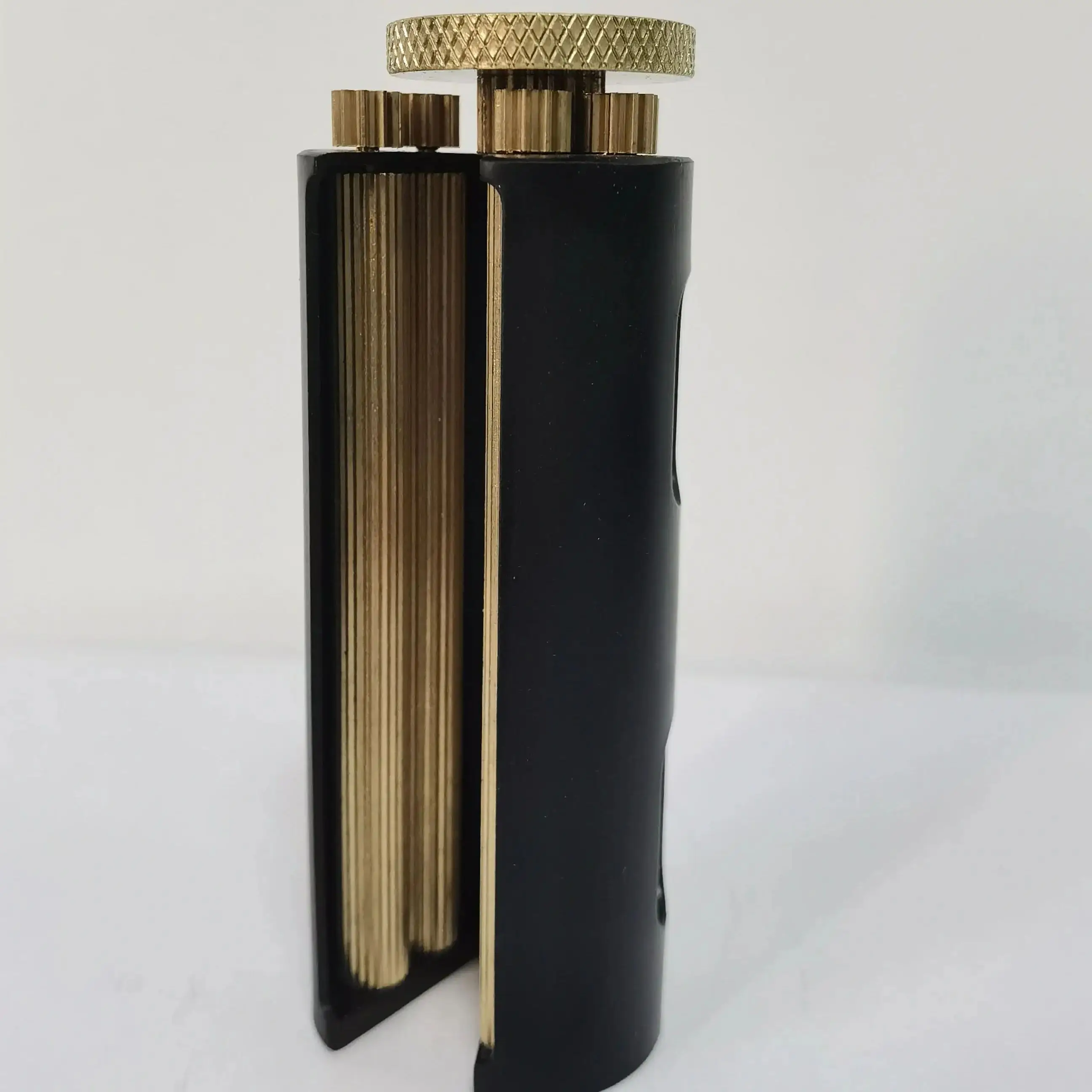  Vintage Cigarette Roller, Brass Cigarette Rolling Machine, Pure  Copper Joint Roller Machine, Solid Brass Roller, Use with 70 mm Papers,  Elegant and Luxurious Tobacco Roller for Men and Women : Health