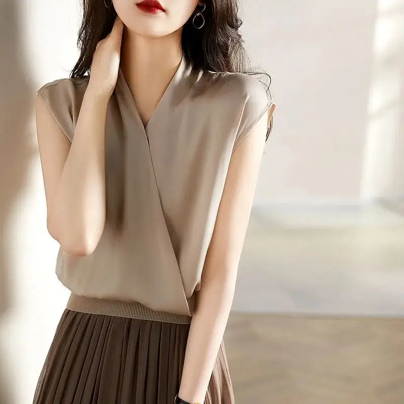 

Elegant V-Neck Spliced Solid Color Sleeveless Loose Blouse Plus Size Casual Pullovers Summer Women's Clothing Commute Shirt