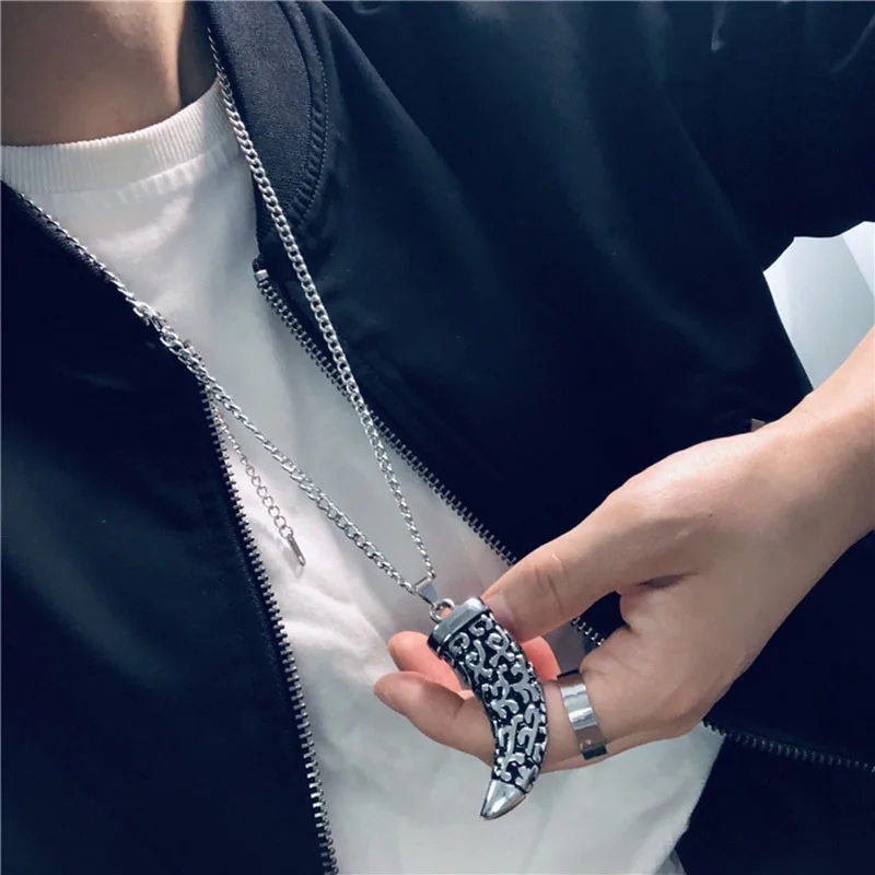 Vintage Stainless Steel Wolf Tooth Necklace, Men Retro Goth Domineering Pendant, New Fashion Accessory Jewelry