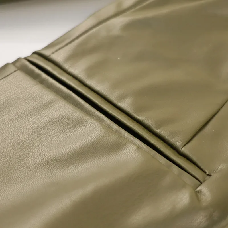 Chaqueta de cuero para mujer, estilo urbano, verde, con pliegues, escote en V, un botón, manga larga, bolsillos, abrigo hasta la cintura, primavera 2025, estilo urbano Y2K.
