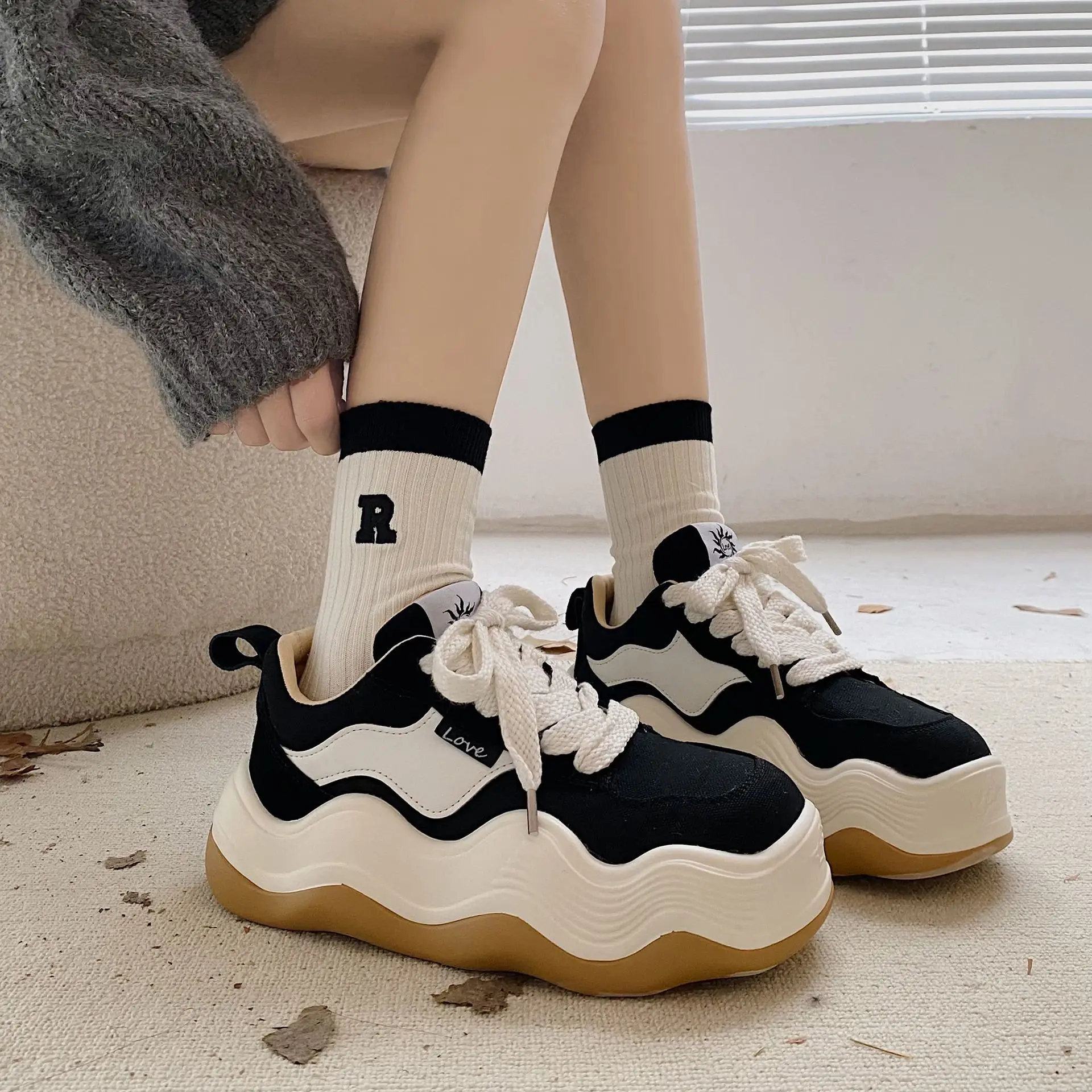 

Женские кроссовки на платформе, повседневные сетчатые кроссовки из хлопка и ПУ кожи, на шнуровке, с цветочным принтом, для бега и отдыха, 2023