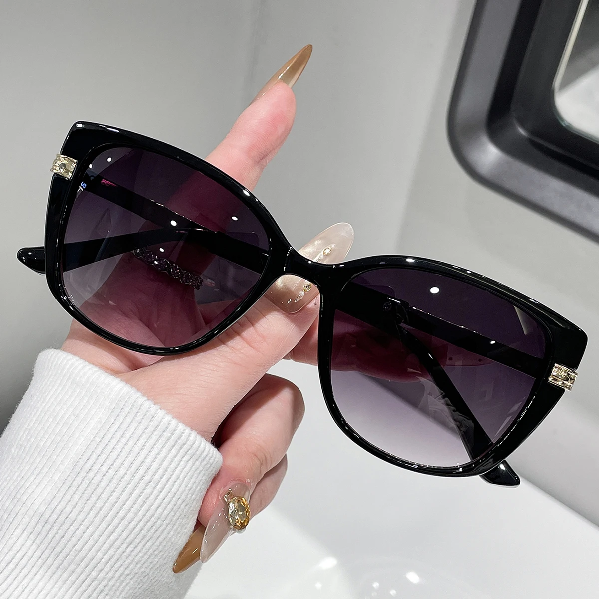Unisex Fashion Cat Eye Glasses with Unique Arm Design