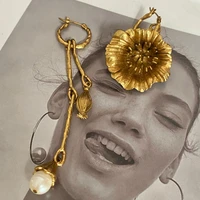 Vintage Pearl Flower Brass Plated 18K Gold Asymmetric Earrings Woman Europe America Luxury Jewelry Trend