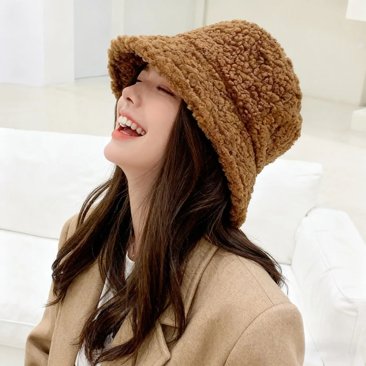 Plush Fisherman Hat for Women, Autumn and Winter 2025 New Style, Fleece-Lined, Warm, Korean Version, Trendy, Versatile, Natural Look Bucket Hat for Going Out
