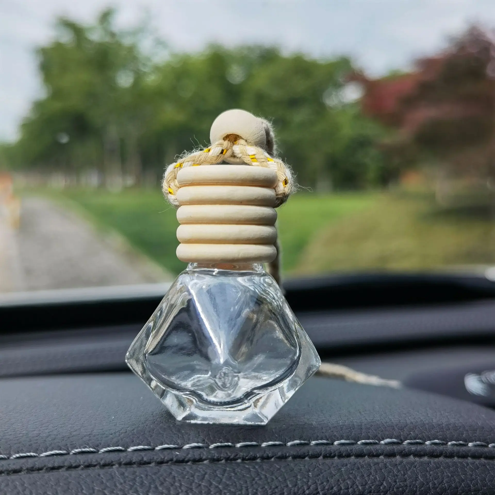 

2023 New 8ML Frosted Diamond Glass Perfume Car Accessories Empty Bottle 100PCS/LOT