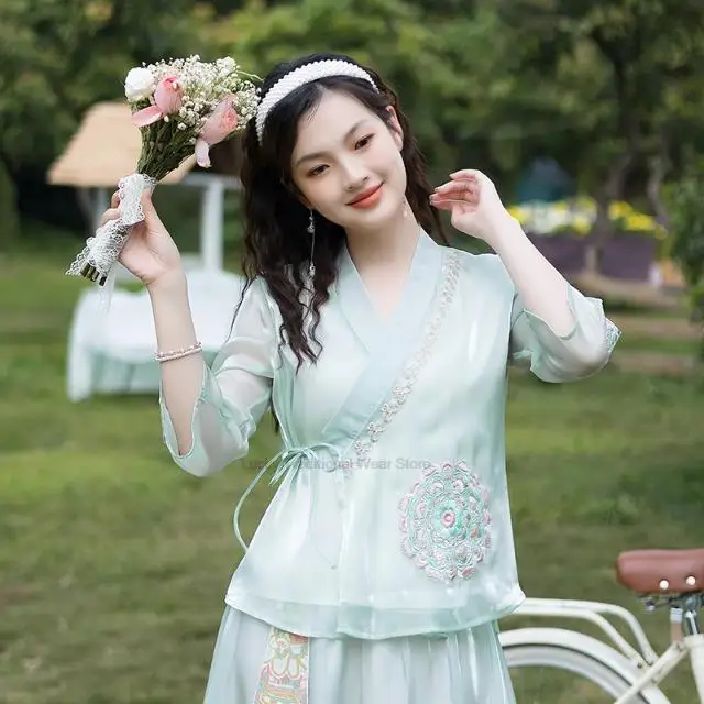 Рисунок 2 - Шифоновая Блузка с цветочной вышивкой