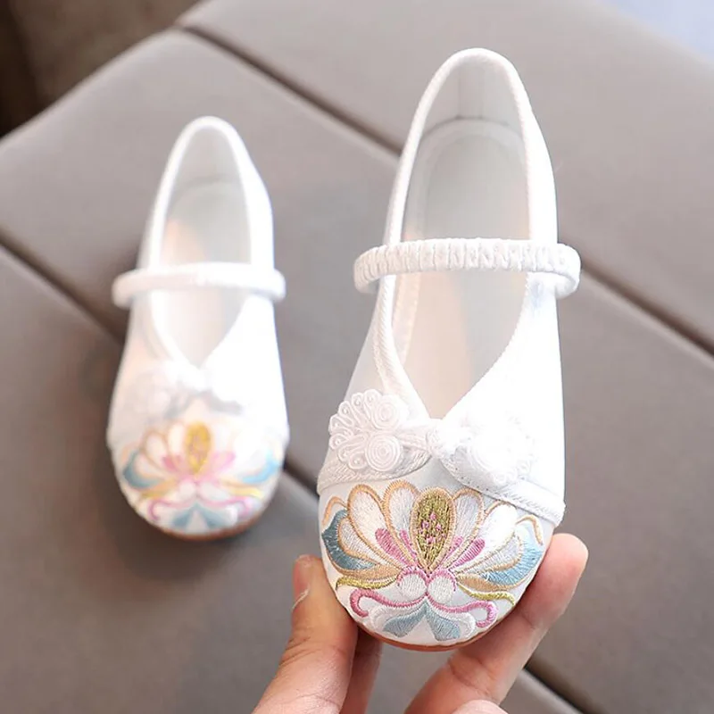 

Children Kids Embroidery Floral Canvas Shoes Chinese Style Cloth Shoes For Girls Elegant Nationality Flower Flat Dance Shoes New