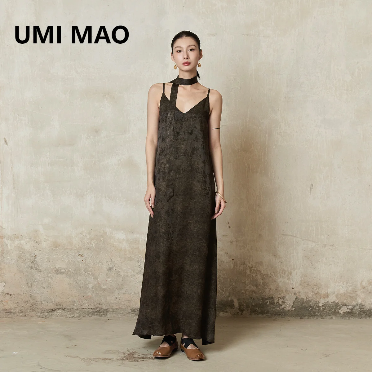 

UMI MAO Women's Dress 2023 Autumn New Original Sujuku Women's V-neck Printed Commuter Strap Dresses Femme