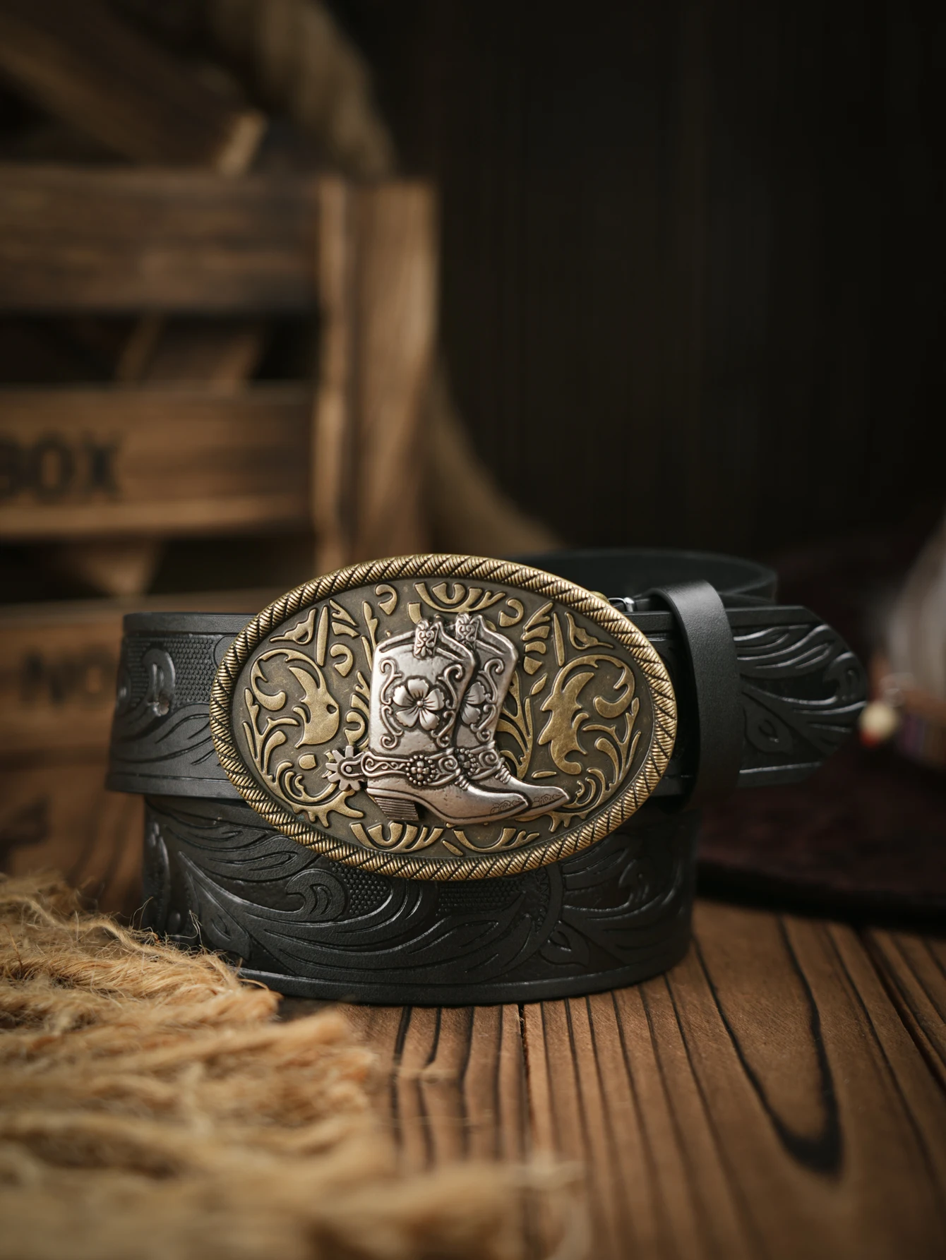 A men's and women's casual retro belt Western style! PU
