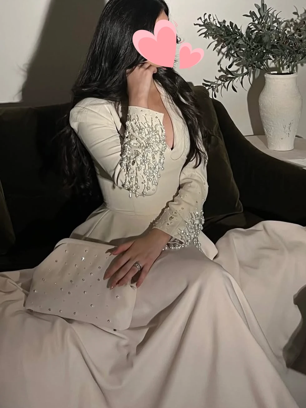 فستان بيج انيق مزين باللولو