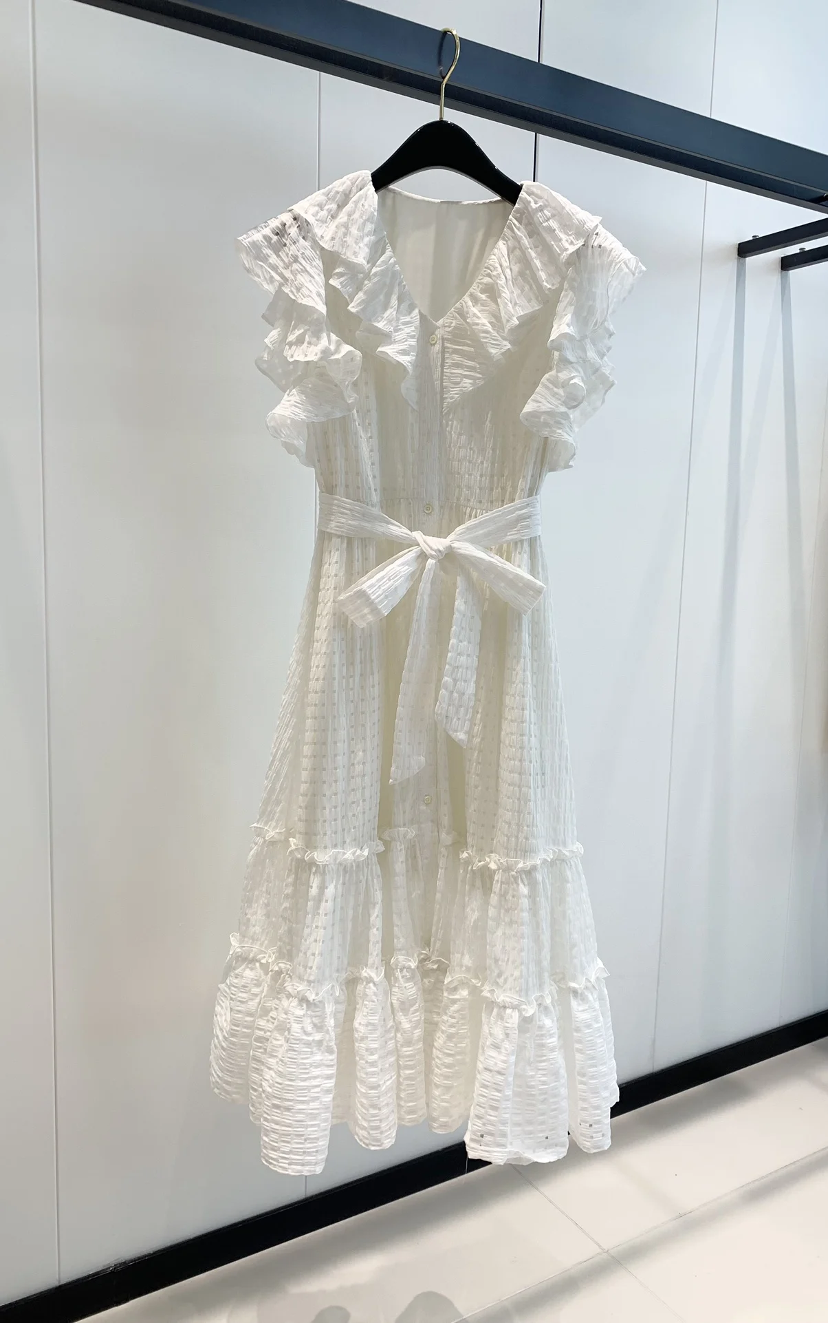 

2023Summer small flying sleeve dress, waist slimming