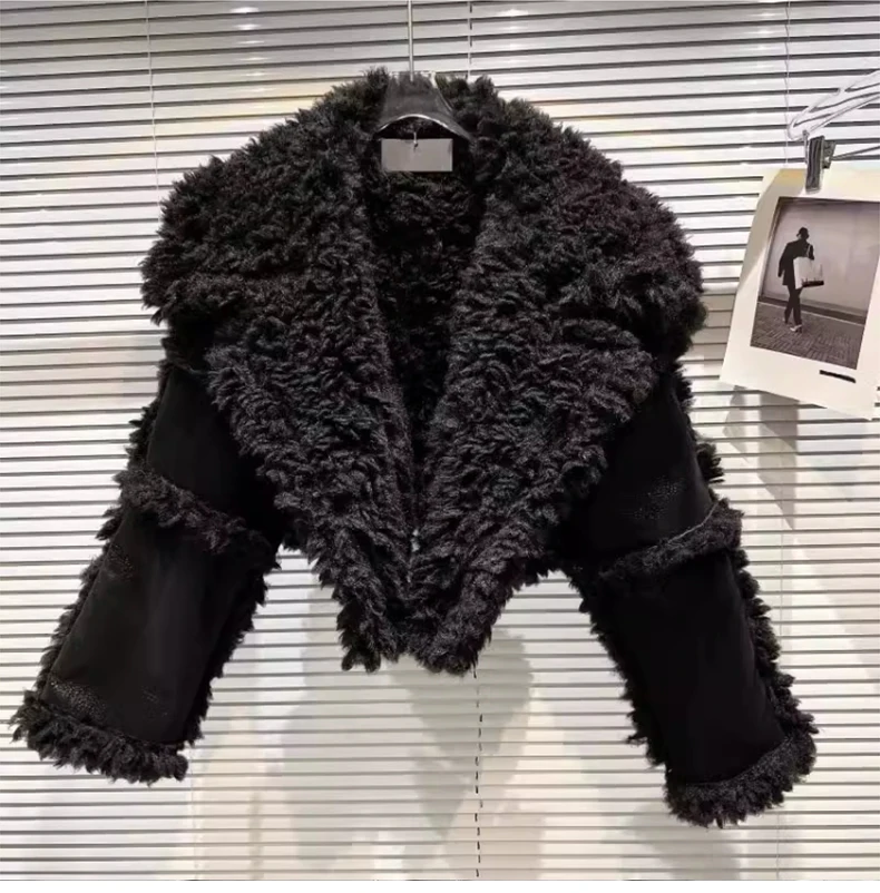 Lautaro coat front view
