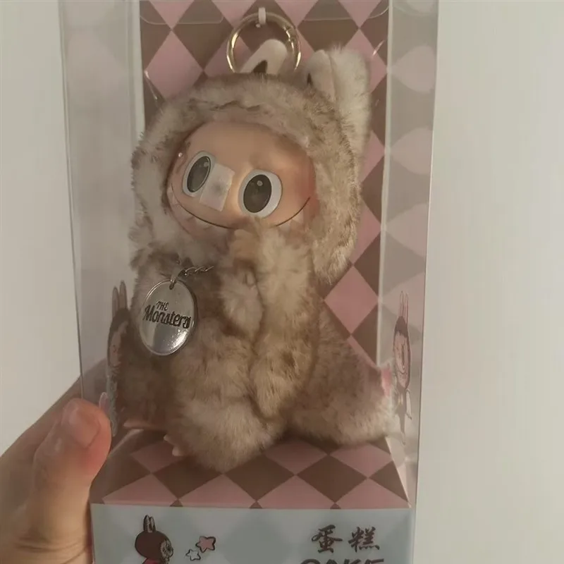 ZIMOMO LABUBUぬいぐるみキーホルダーCAKE♡ペンダントネックレス② 海外限定】ZIMOMO LABUBUぬいぐるみキーホルダーCAKE - メルカリ