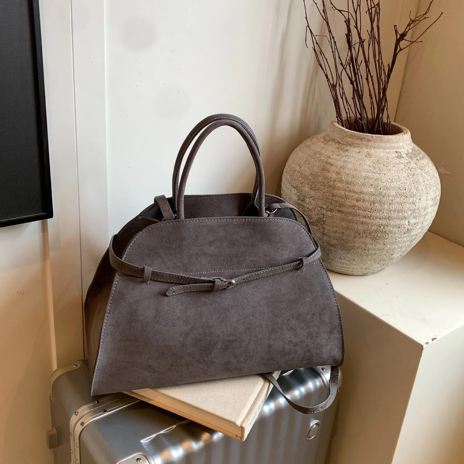 Vintage Large Capacity Faux Suede Tote Bag Designer Belts Deco Women Shoulder Bags Luxury Quality Big Handbags Trend Bucket Bag