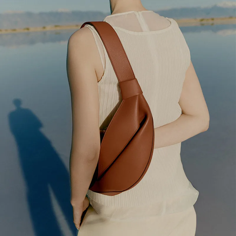 2025 New Fashionable Horn Bag large capacity pillow shaped personalized niche travel smooth cowhide crossbody bag 6