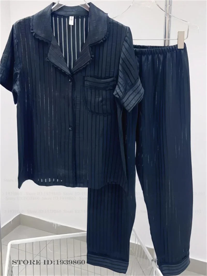 بيجامة حرير دانتيل وردي أنيقة