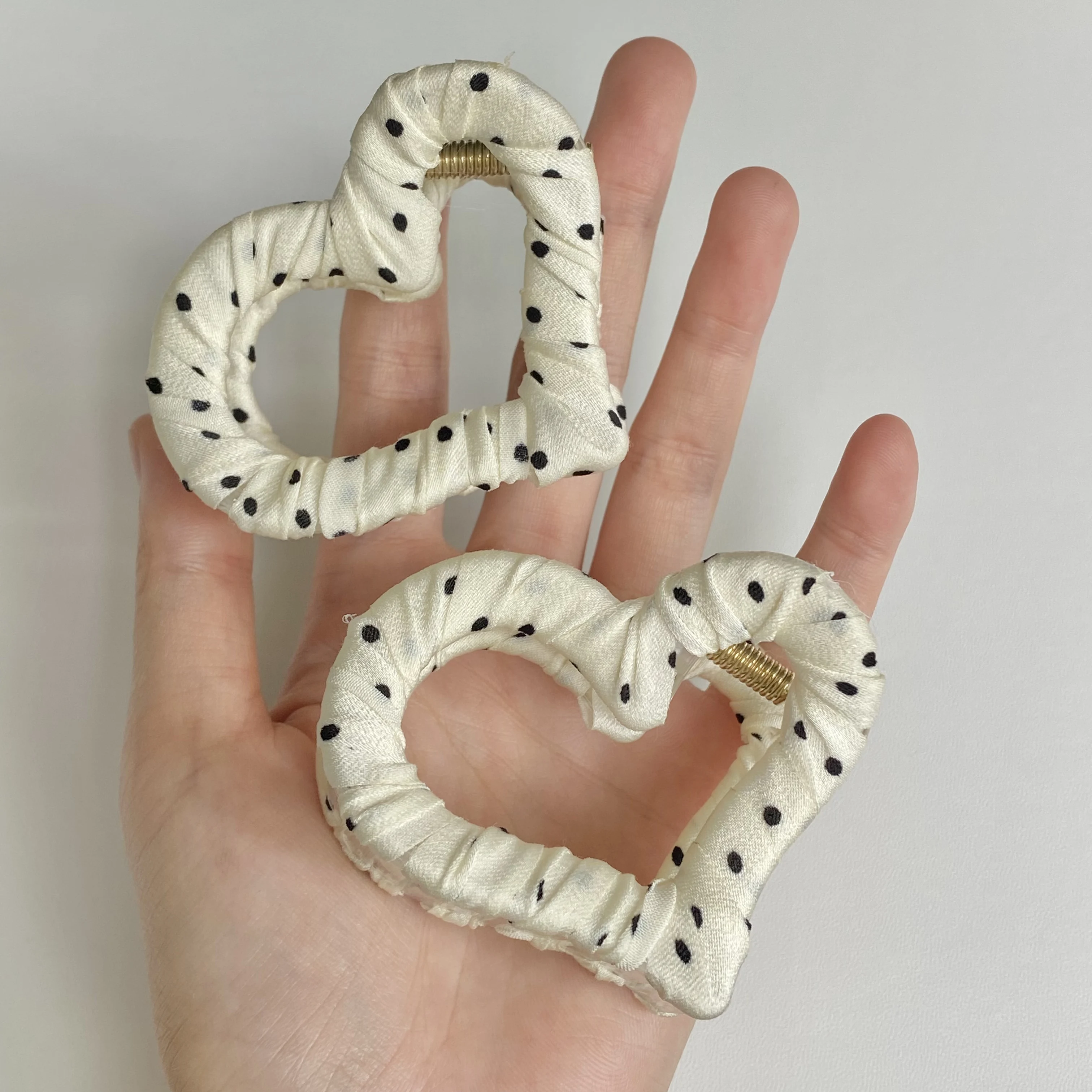 1PC Polka Dot Fabric Hair Claw Set: Chic Heart & Geometric Shapes, Stylish Hair Accessories For Women, Perfect For Daily