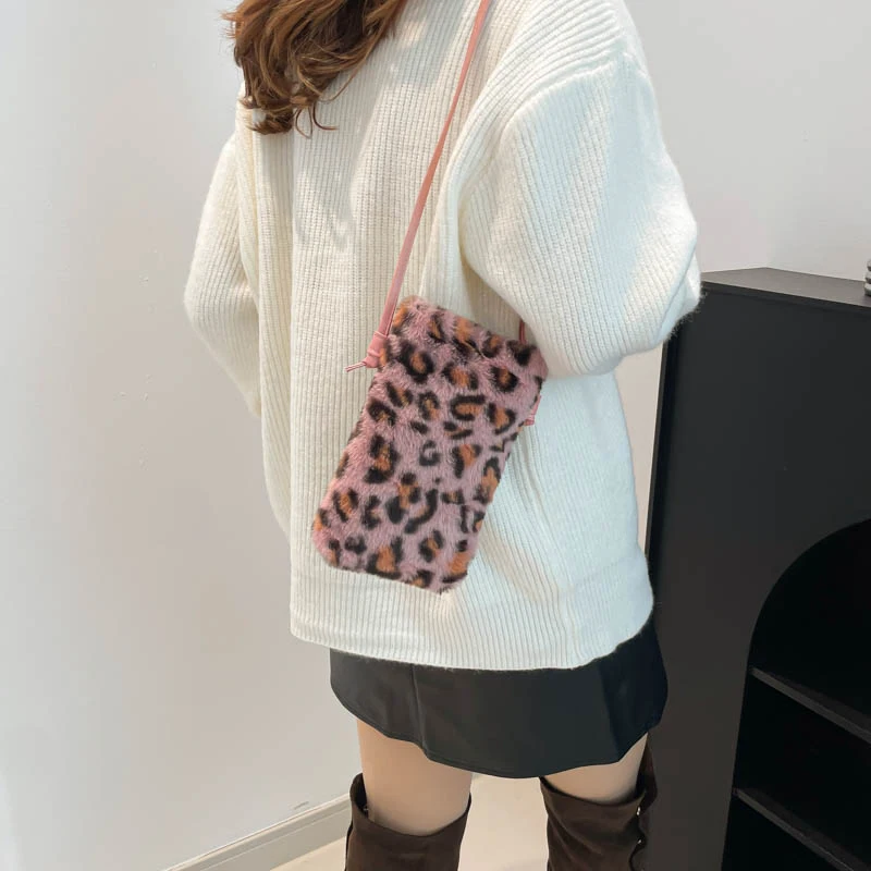 Fashion New Solid Color Shoulder Underarm Bag Women Plush Soft Autumn Winter Fashion Fluffy Totes Handbag Lady Travel Purse