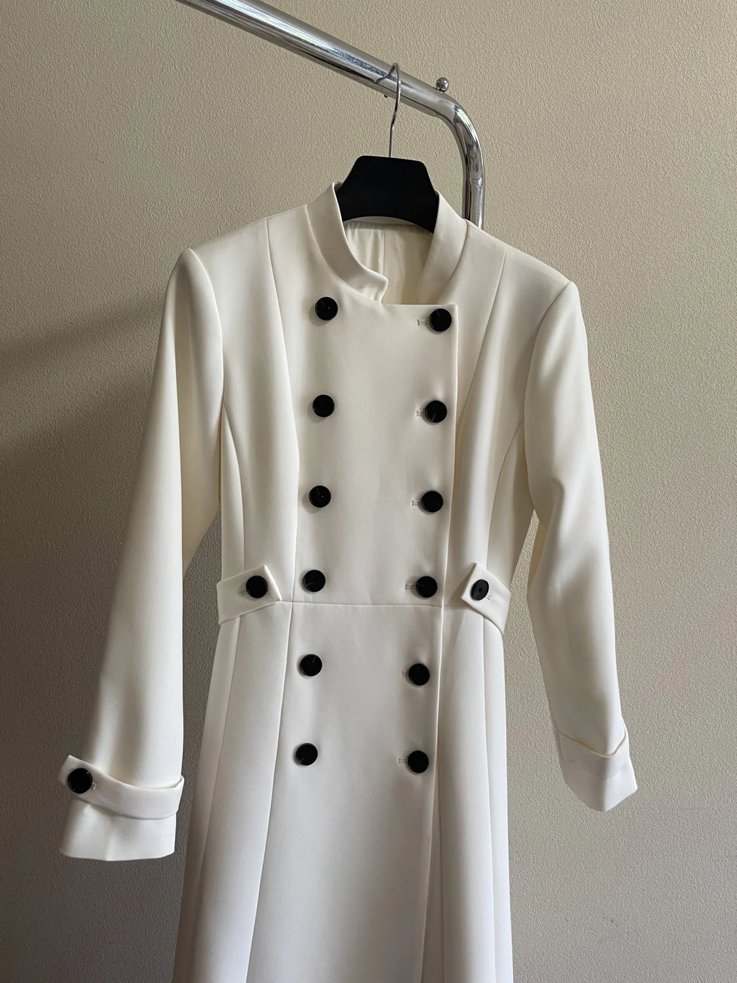 Рисунок 2 - Однобортное платье на раннюю осень 2023