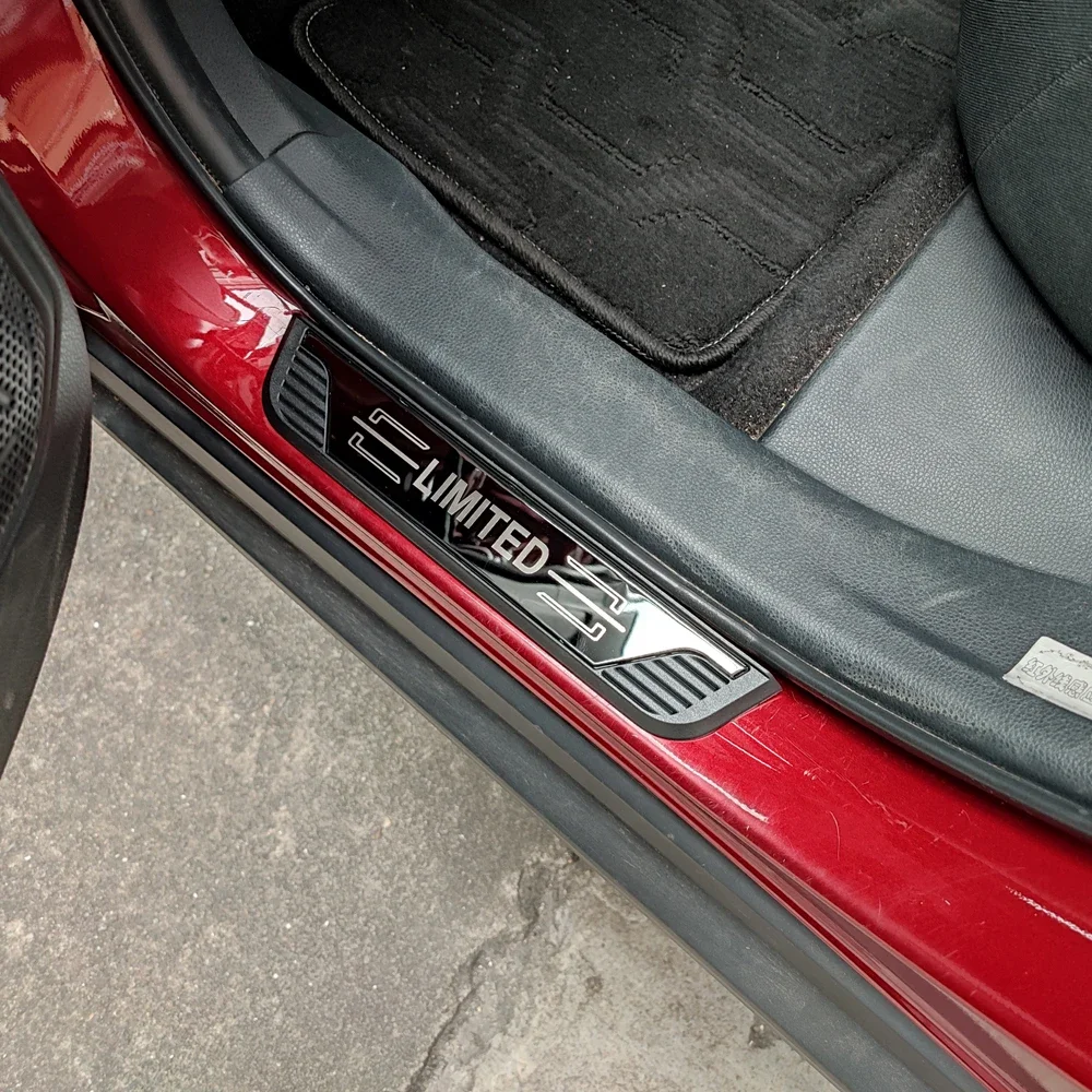 Рисунок 2 - Защитная накладка на дверь автомобиля