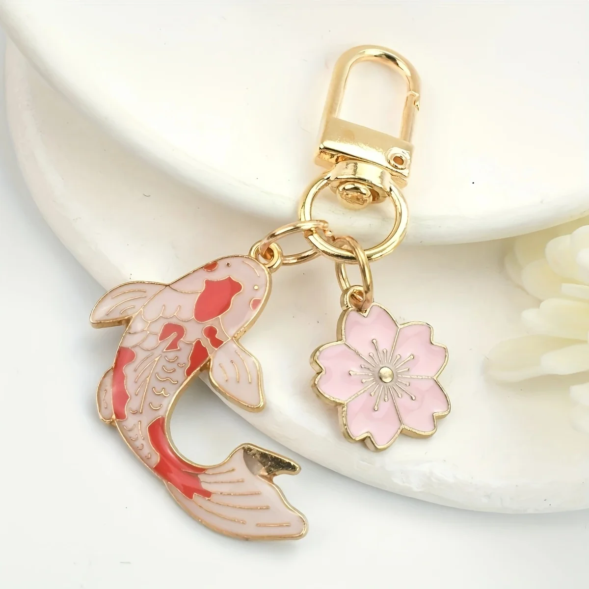 Koi-Fisch-Kirschblüten-Schlüsselanhänger, Emaille, vergoldet, Schlüsselring, Taschenanhänger für Damen und Herren, modisch, niedlich, Trend, Alltagsgebrauch, Accessoire, Geschenk