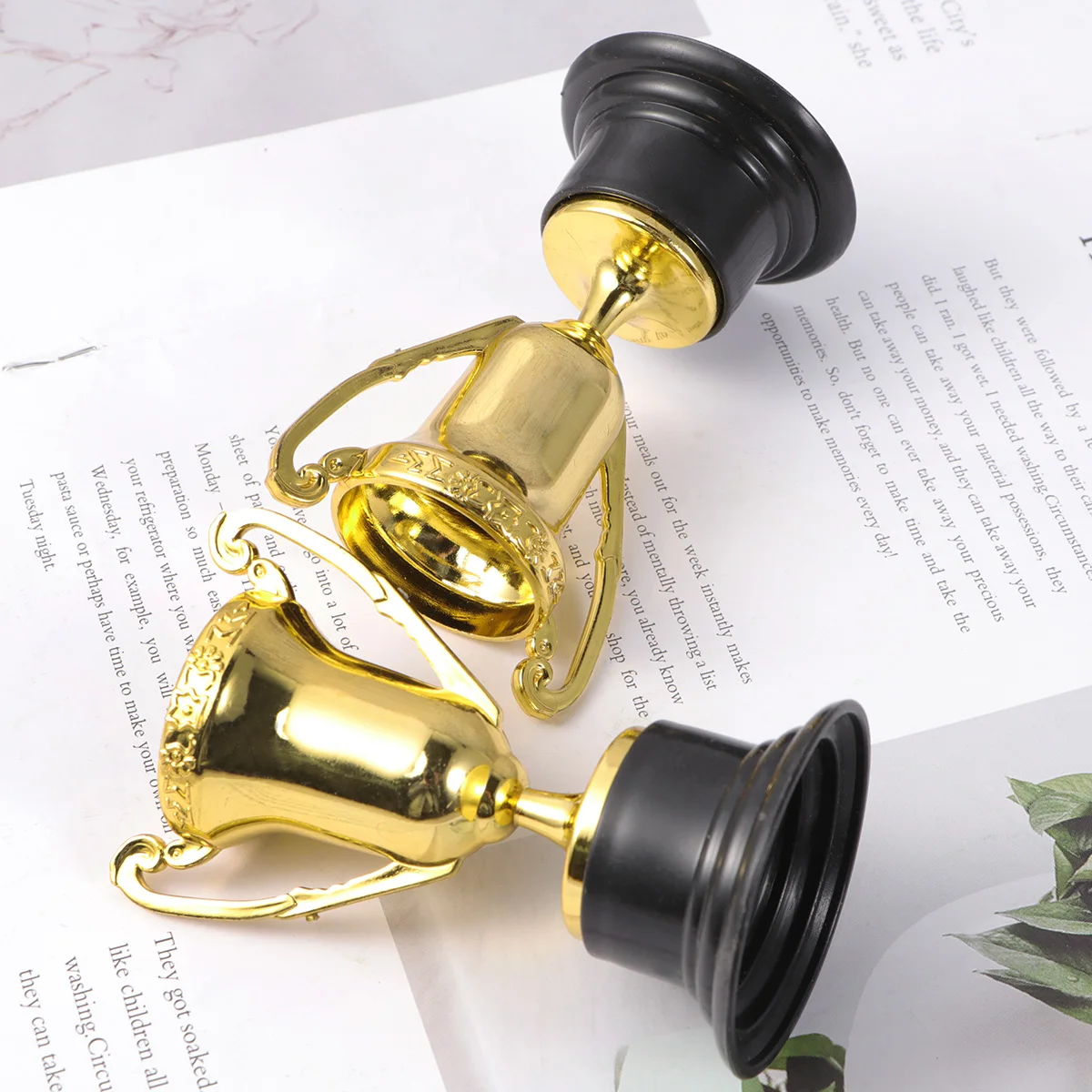 Plastic Trophy Toys 25pcs Student Sports Award Trophy Plastic Mini Trophy with Base Reward Competitions Children Toys for Game School Kindergarten