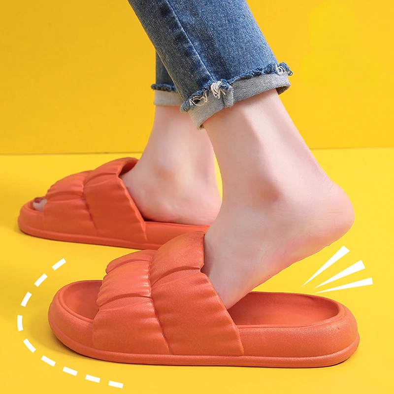 Women's Soft Sole Cloud Slippers Summer Beach Thick Platform Slipper Sandals Women Korean Eva Slippers for Home Flip Flops Woman