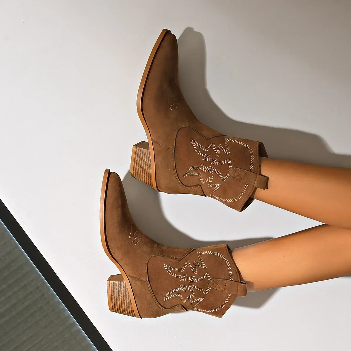 New  Embroidered Pointed Toe Shoes Chunky Heel Knight Boots Retro Slip on Western Cowboy Short Boots Botas De Mujer 2025