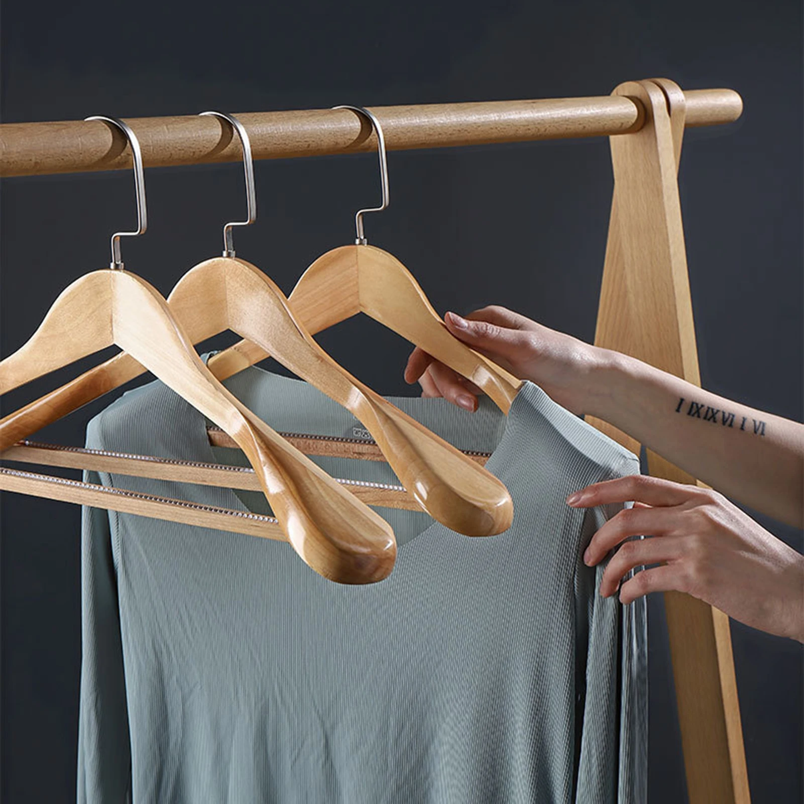 Clothes Hanger Storage Hanger 1/5Pcs Wooden Hangers For Clothes Clothing Storage Wardrobe Organizer Have Non Slip Shoulder Wood Shirt Dress Jacket Coat Hanger