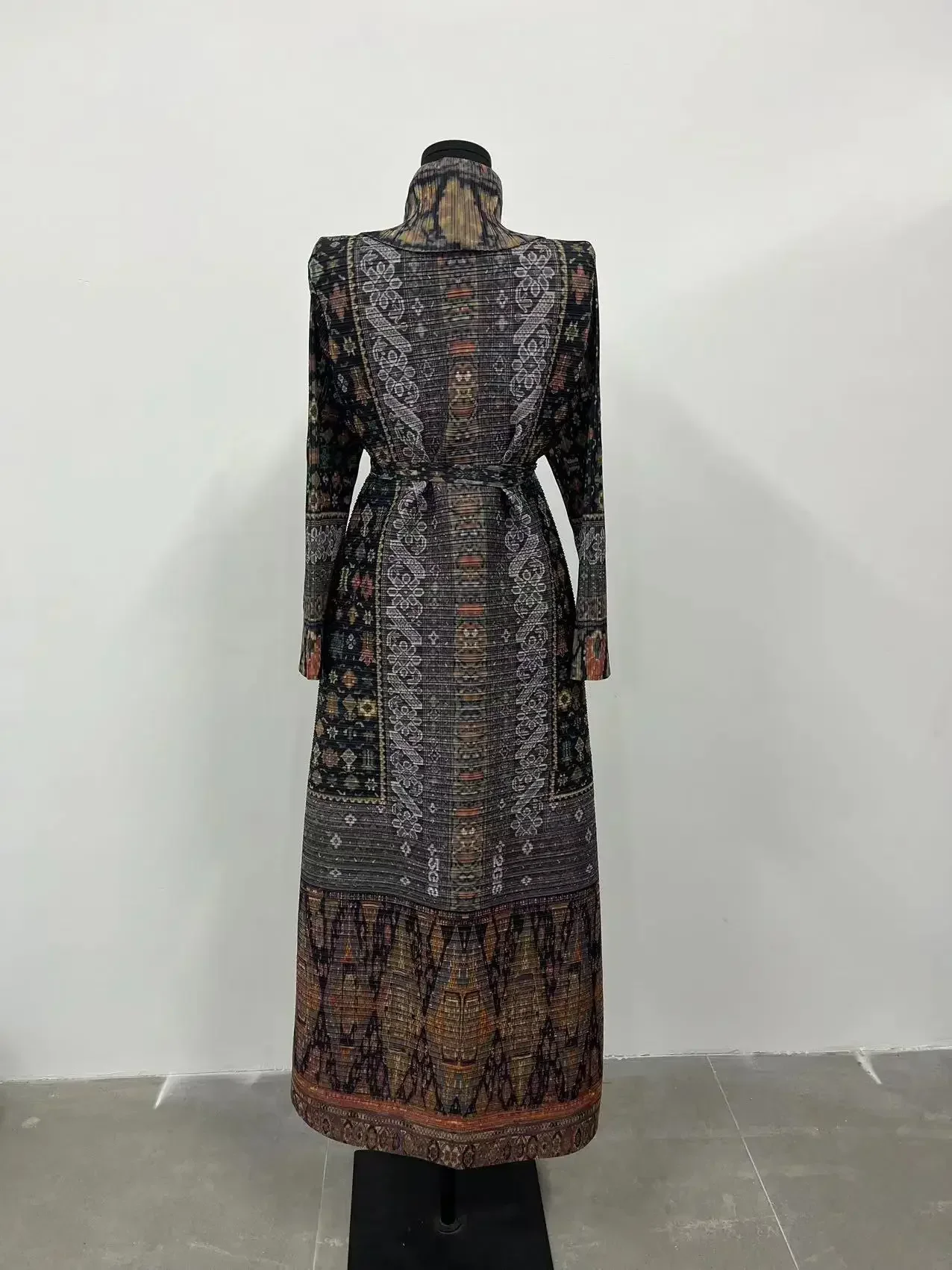 Miyake Pleated Print Foldable Collar Long Sleeved Trench Coat for Women 2024 New Winter Original Designer Fashion Cardigan Dress 5