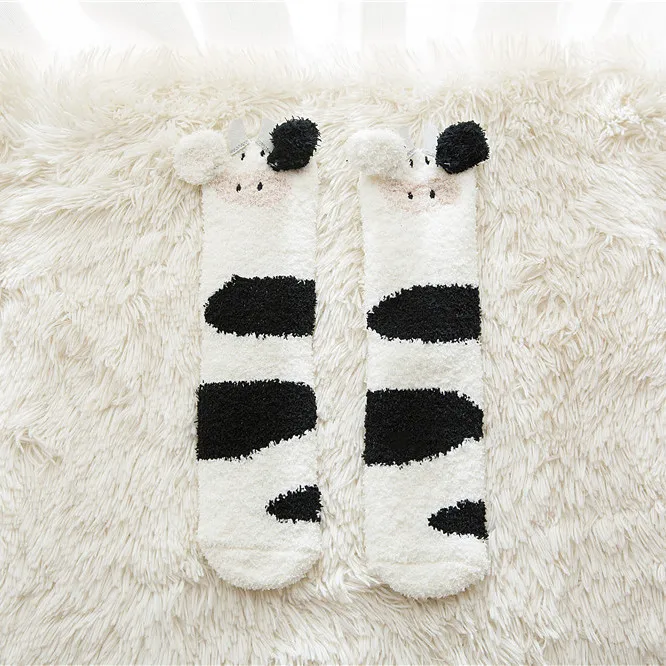 Qisin Weihnachten socken Winter warm korallen fleece socken weibliche elch cartoon hause verdickt boden socken farbe weiche kawaii süße socken – Detail 12
