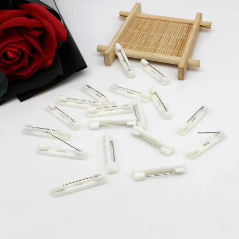 50PCS 2.1cm 3.1cm 화이트 블랙 접착 플라스틱 브로치 핀 백 핸드 배지 hijab 핀에 대 한 일반 안전 핀