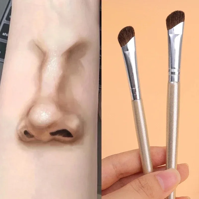낫 모양의 코 윤곽 브러시 |   부드러운 브리슬, 실버 핸들, 정밀한 윤곽 연출, 아이섀도우 블렌딩 및 디테일링을 위한 다용도